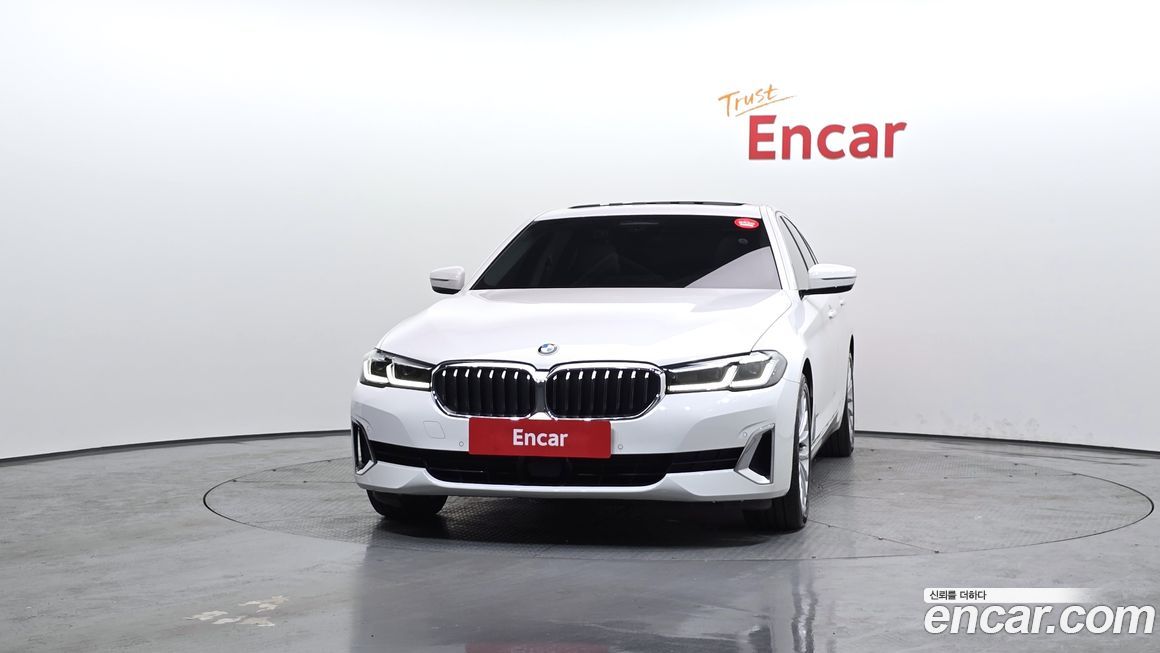 BMW 5-Series 520i Luxury, 2023