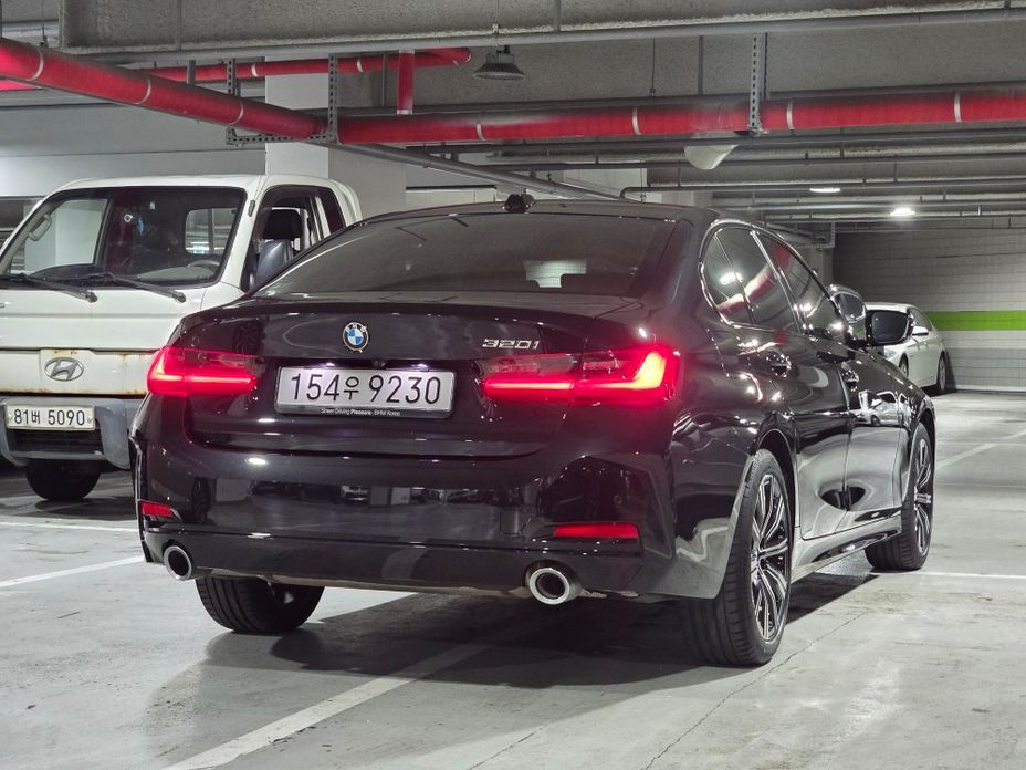 BMW 3-Series 320i, 2025