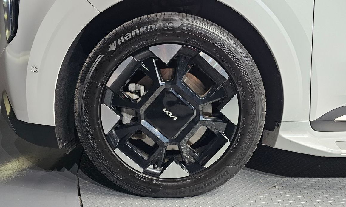 Kia Carnival 7-Seater Signature, 2024