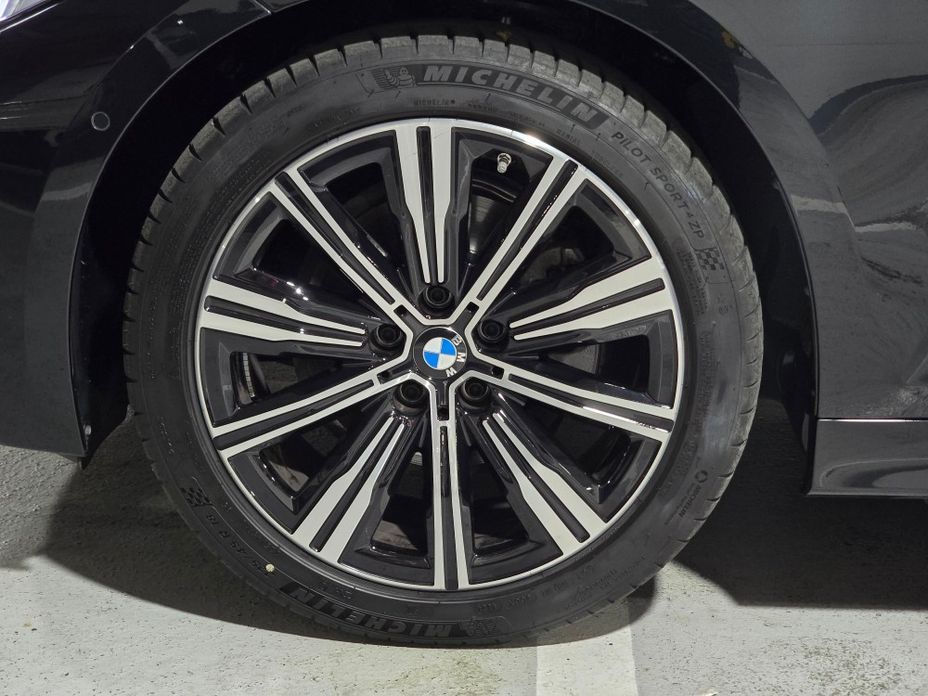 BMW 3-Series 320i, 2025