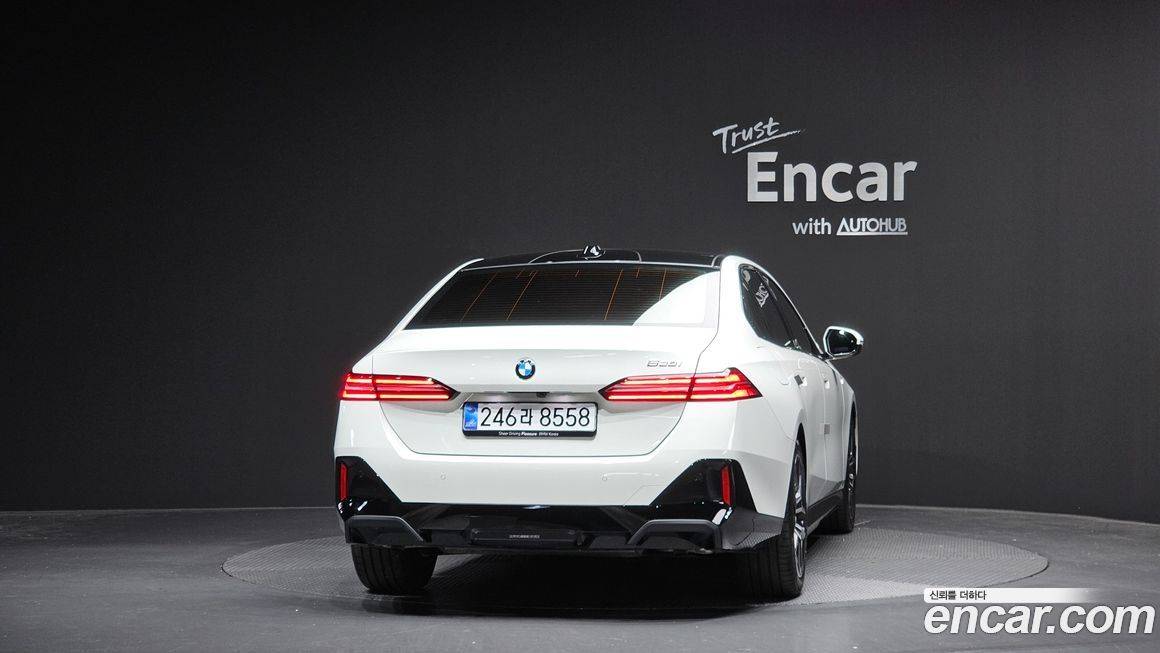 BMW 5-Series 520i M Sport, 2025