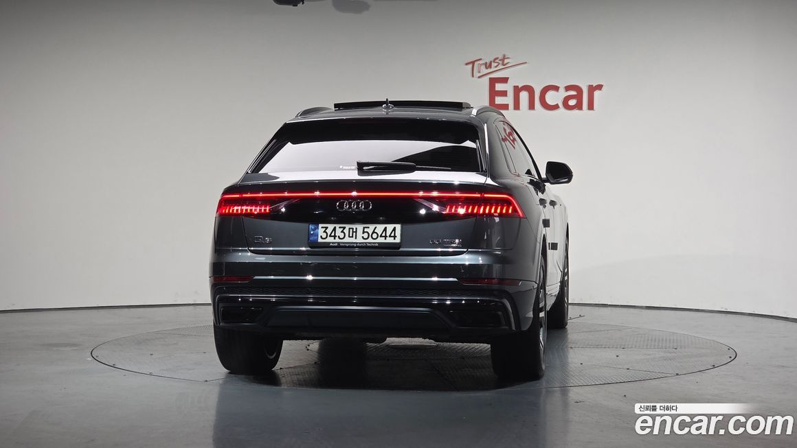Audi Q8 55 TFSI Quattro Premium, 2023