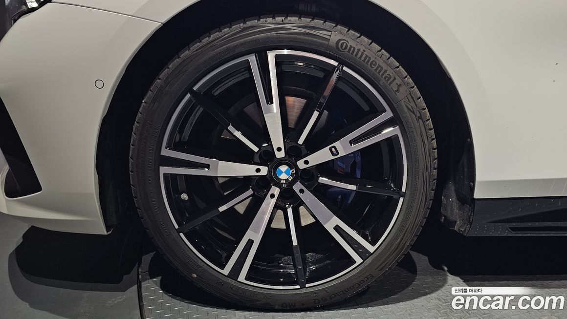 BMW 5-Series 530i xDrive M Sport, 2025