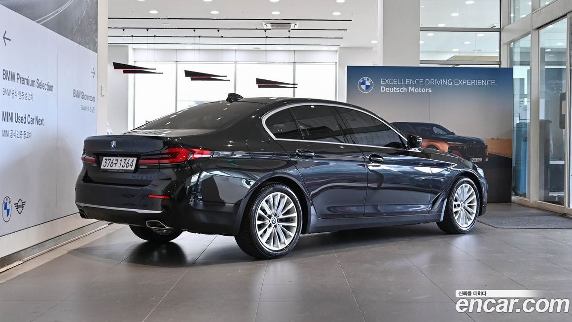BMW 5-Series 520i Luxury, 2023