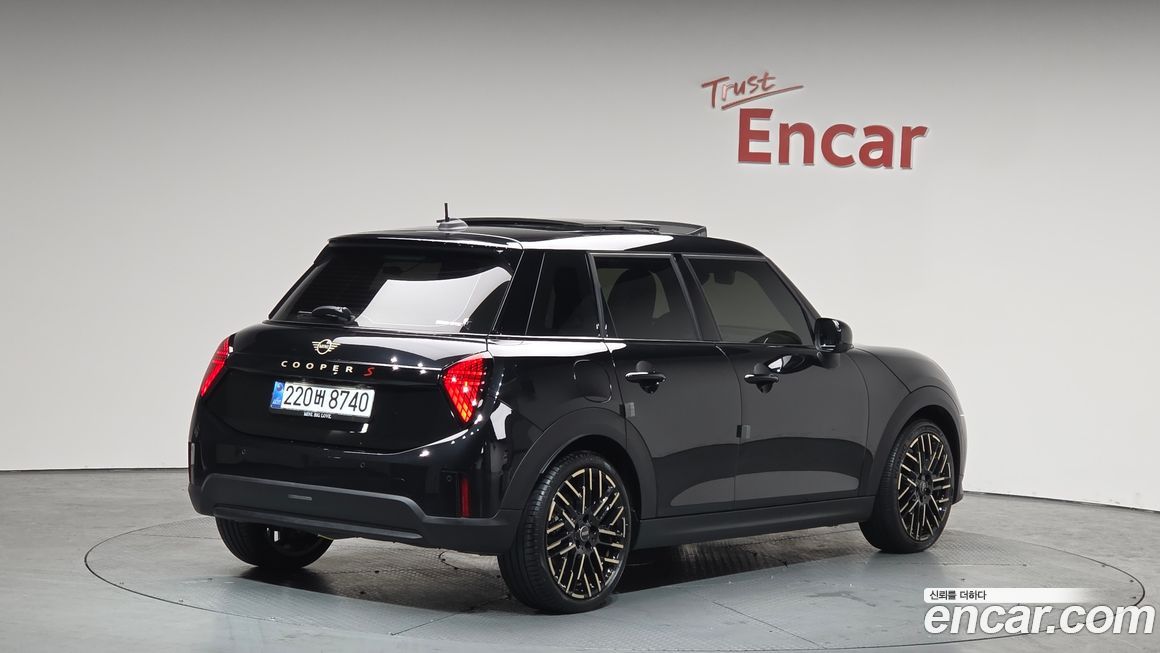 Mini Cooper 5 Door Favoured, 2025
