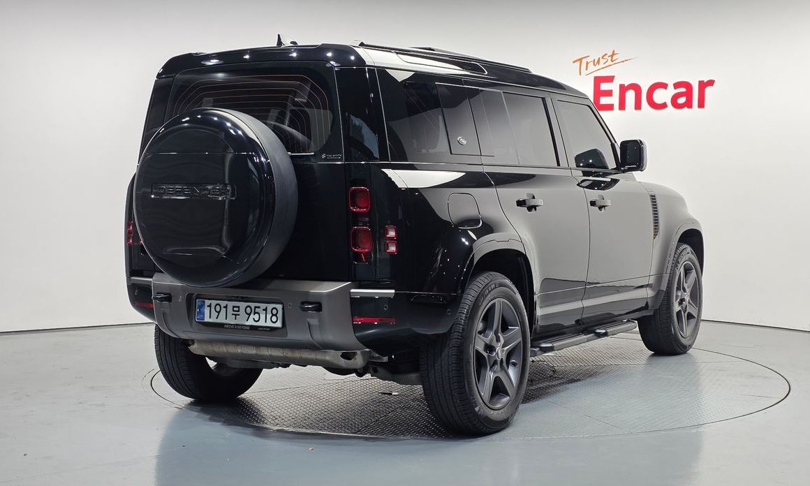 Land Rover Defender 110 P300 X-Dynamic SE, 2024