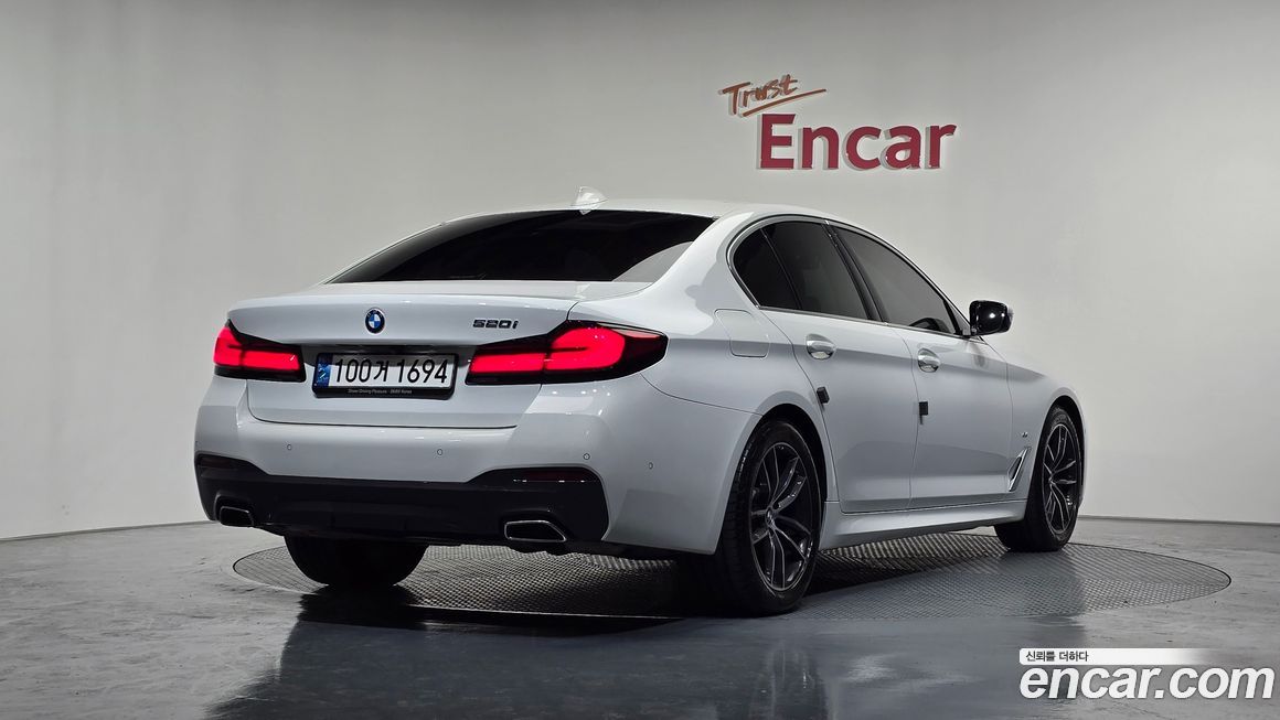 BMW 5-Series 520i M Sport, 2022