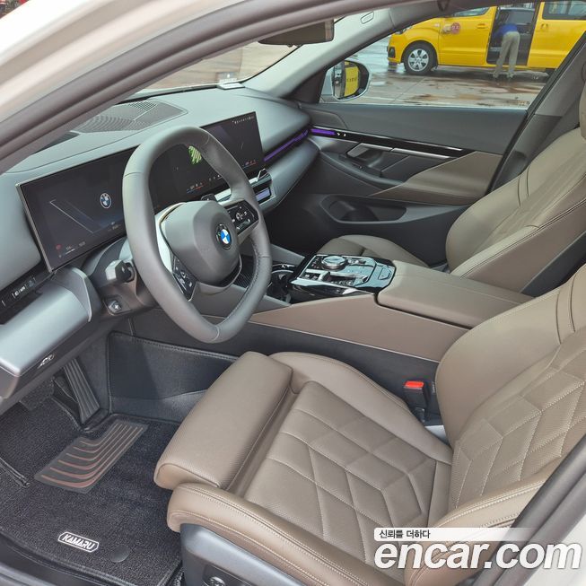 BMW 5-Series 520i, 2024