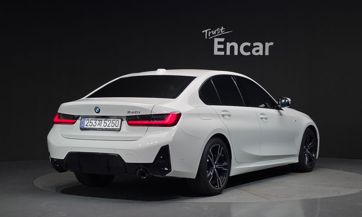 BMW 3-Series 320i M Sport, 2024
