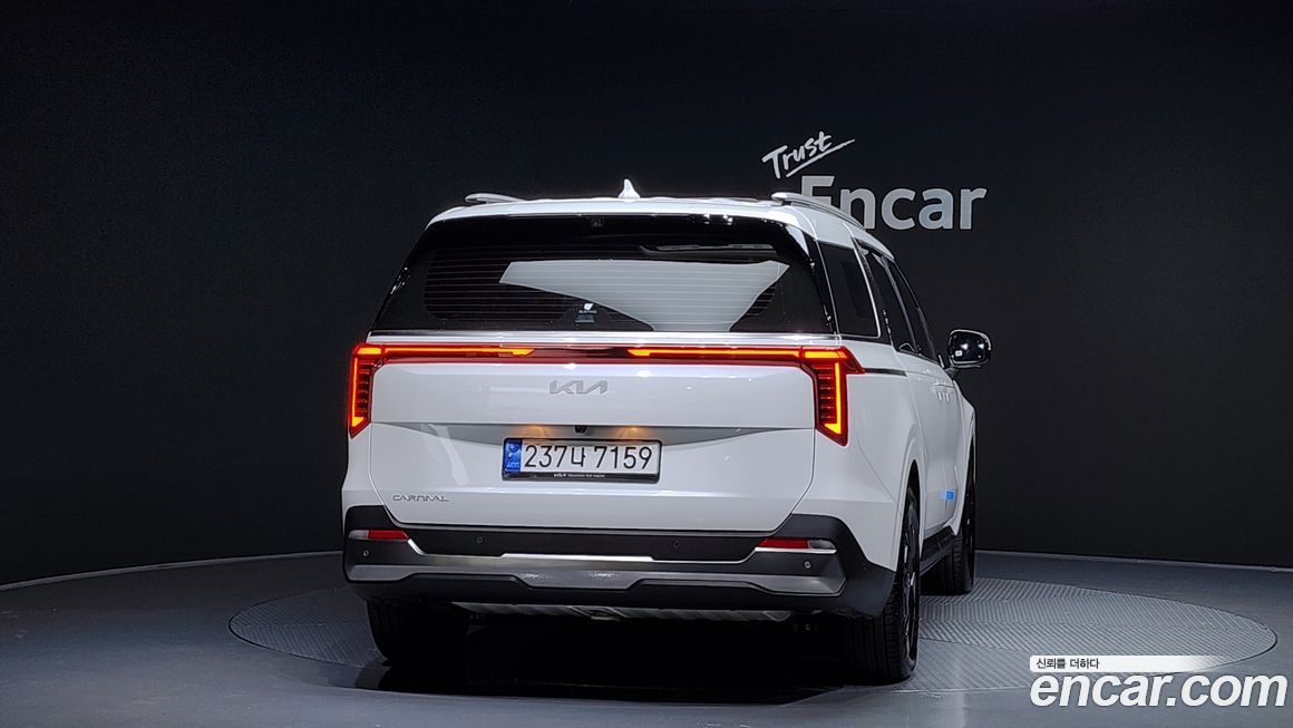 Kia Carnival 9-Seater Signature, 2024
