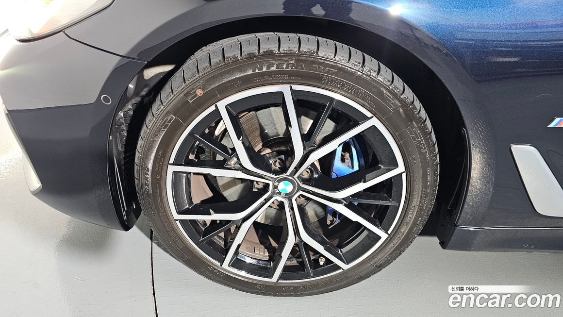 BMW 5-Series 530i xDrive M Sport Package, 2023