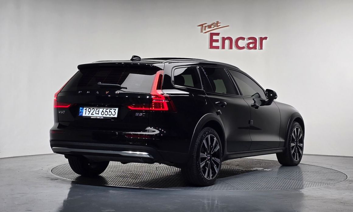 Volvo V60 B5 Ultimate AWD, 2023