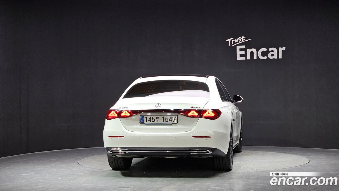 Mercedes-Benz E-Class E300 4MATIC Exclusive, 2025