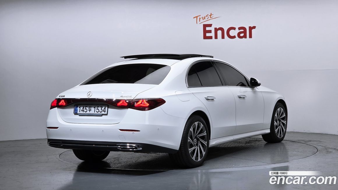 Mercedes-Benz E-Class E300 4MATIC Exclusive, 2025