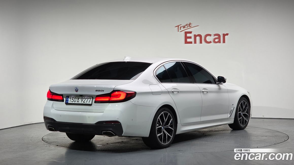 BMW 5-Series 530i M Sport Package, 2023