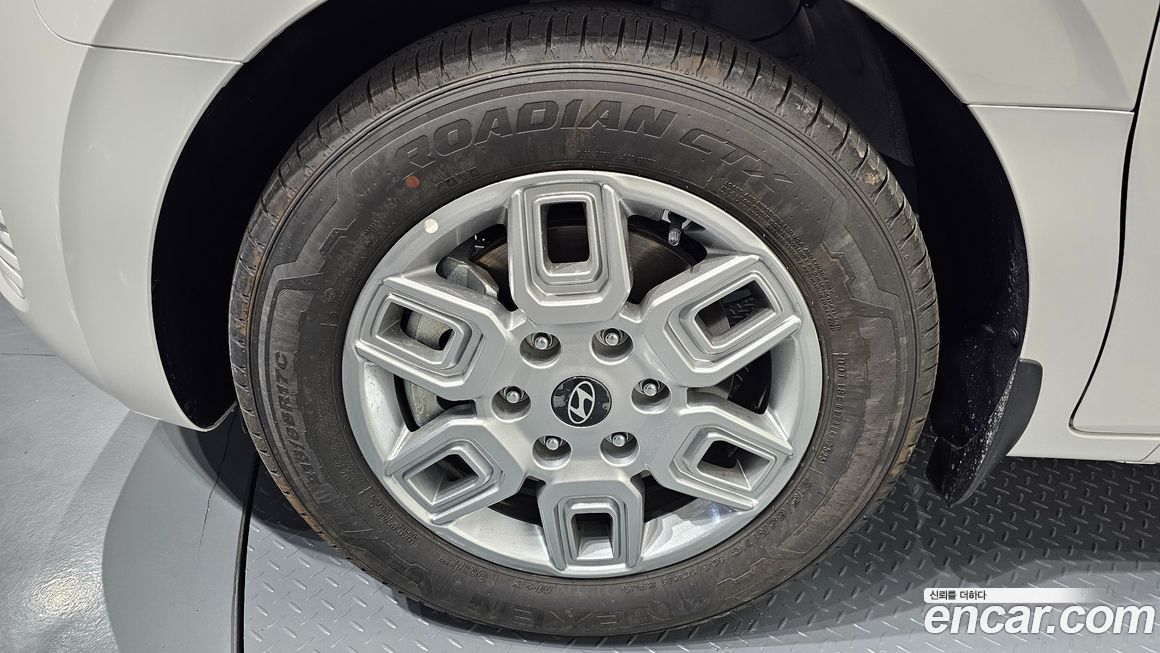 Hyundai Staria Tourer 11-Seater, 2025