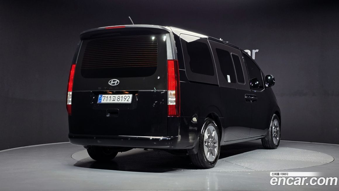 Hyundai Staria Tourer 11-Seater, 2025
