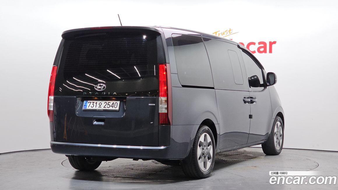 Hyundai Staria 4WD Tourer 11-Seater, 2024