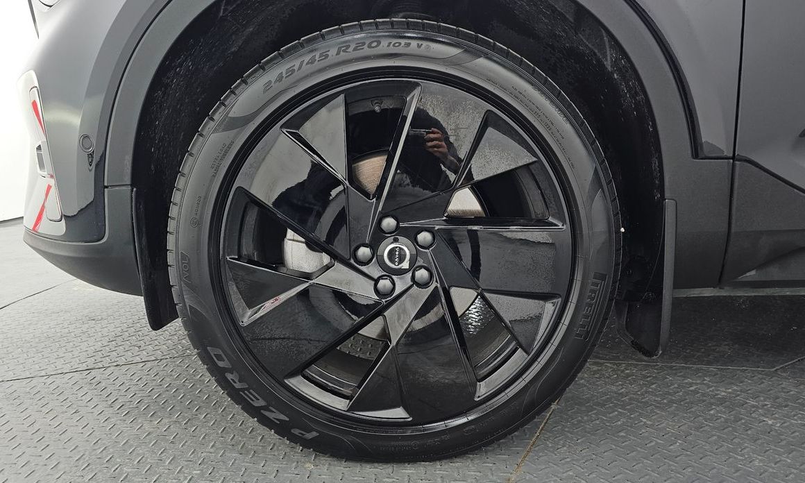 Volvo XC40 B4 Black Edition, 2025