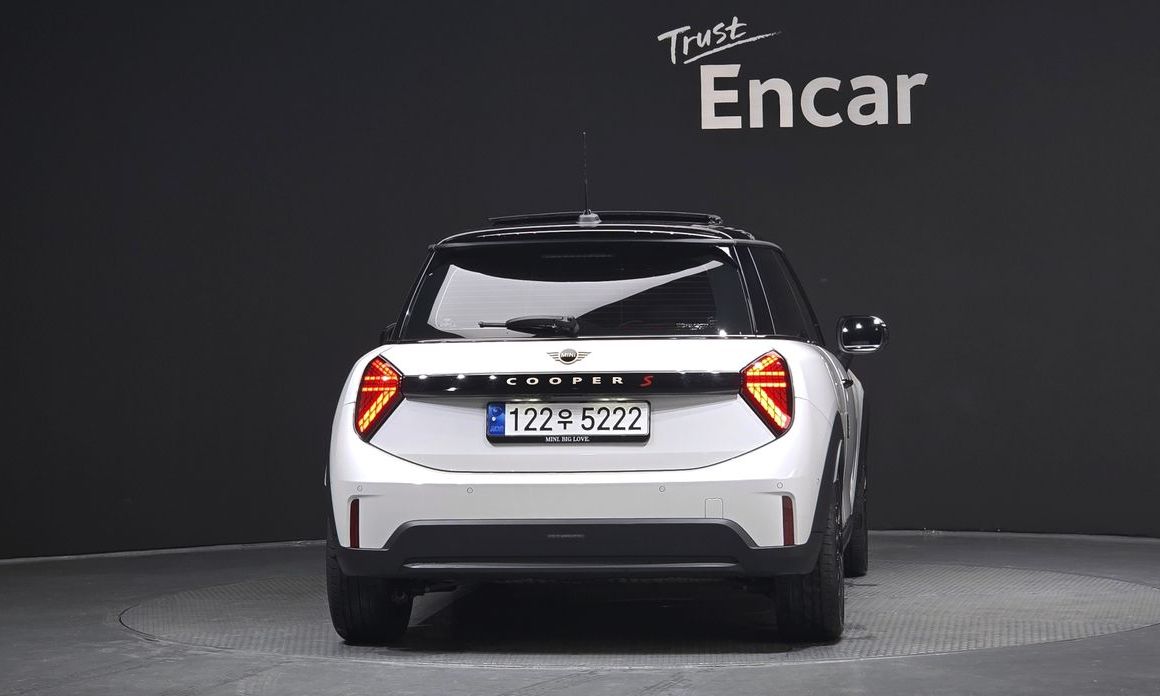 Mini Cooper Favoured, 2025