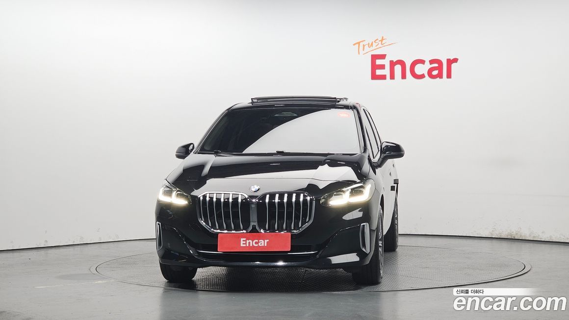 BMW 2-Series 220i Luxury, 2024