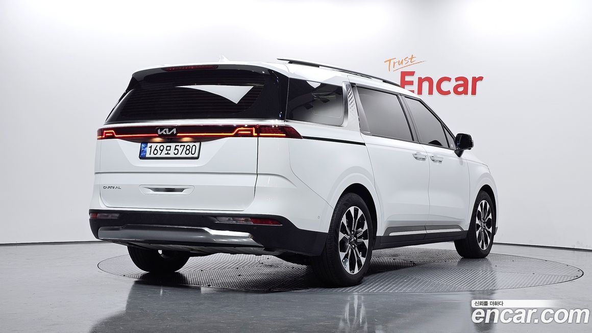 Kia Carnival 7-Seater Signature, 2023