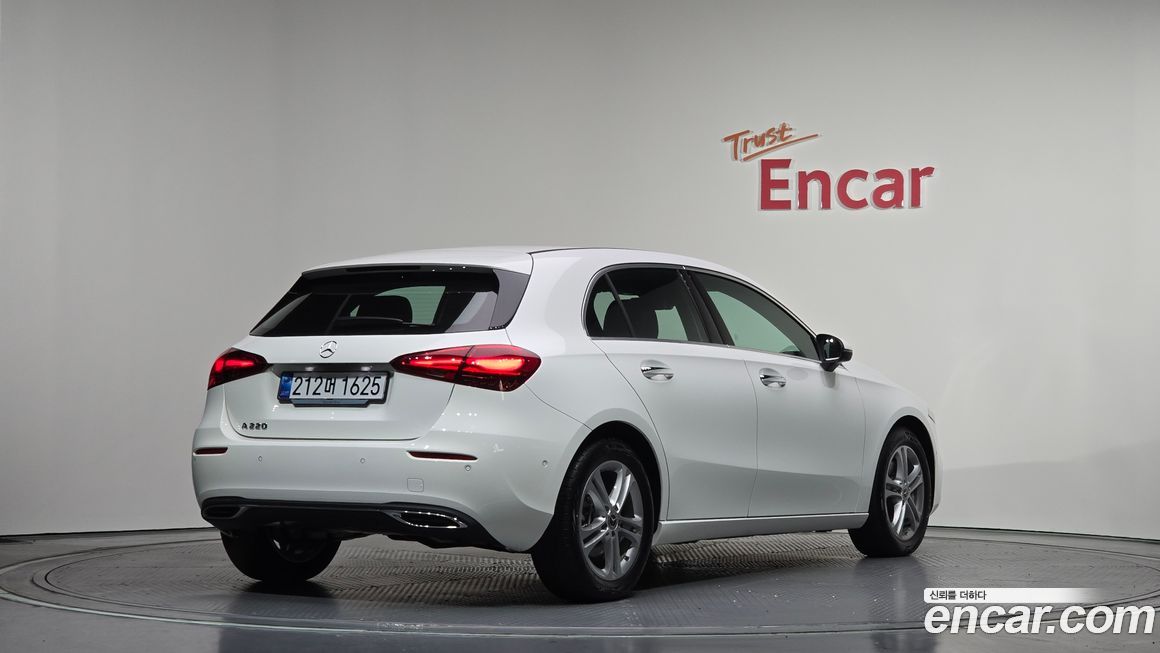 Mercedes-Benz A-Class A220 Hatchback, 2025