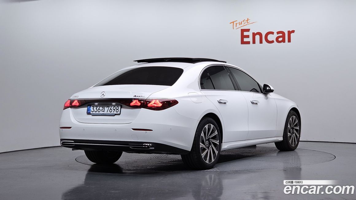 Mercedes-Benz E-Class E300 4MATIC Exclusive, 2025
