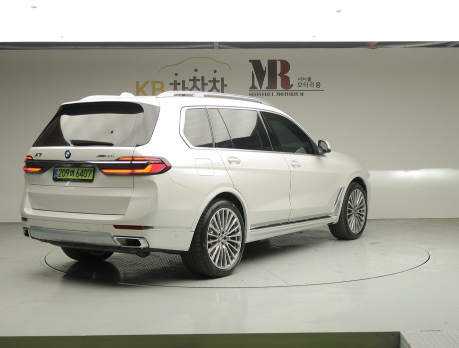BMW X7 xDrive 40i Design Pure Excellence 6-Seater, 2025