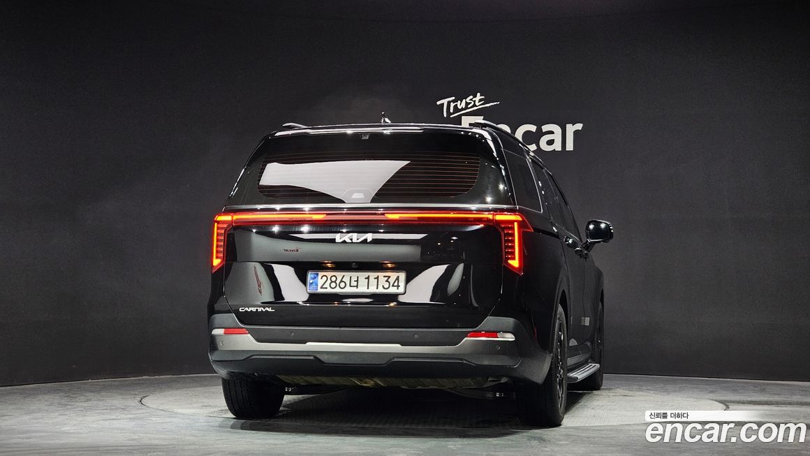 Kia Carnival 9-Seater Gravity, 2024