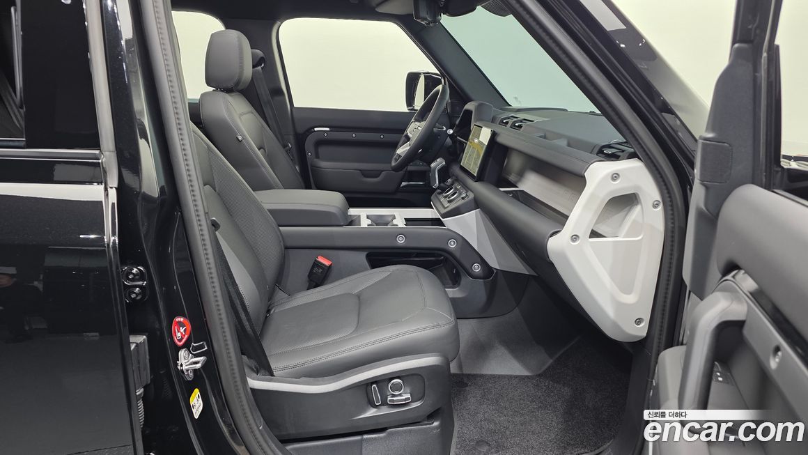 Land Rover Defender 130 P400 X-Dynamic HSE, 2025