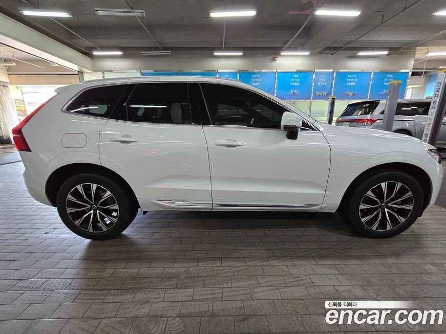 Volvo XC60 B5 Ultimate Bright, 2024