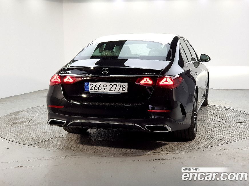 Mercedes-Benz E-Class E300 4MATIC AMG Line, 2026