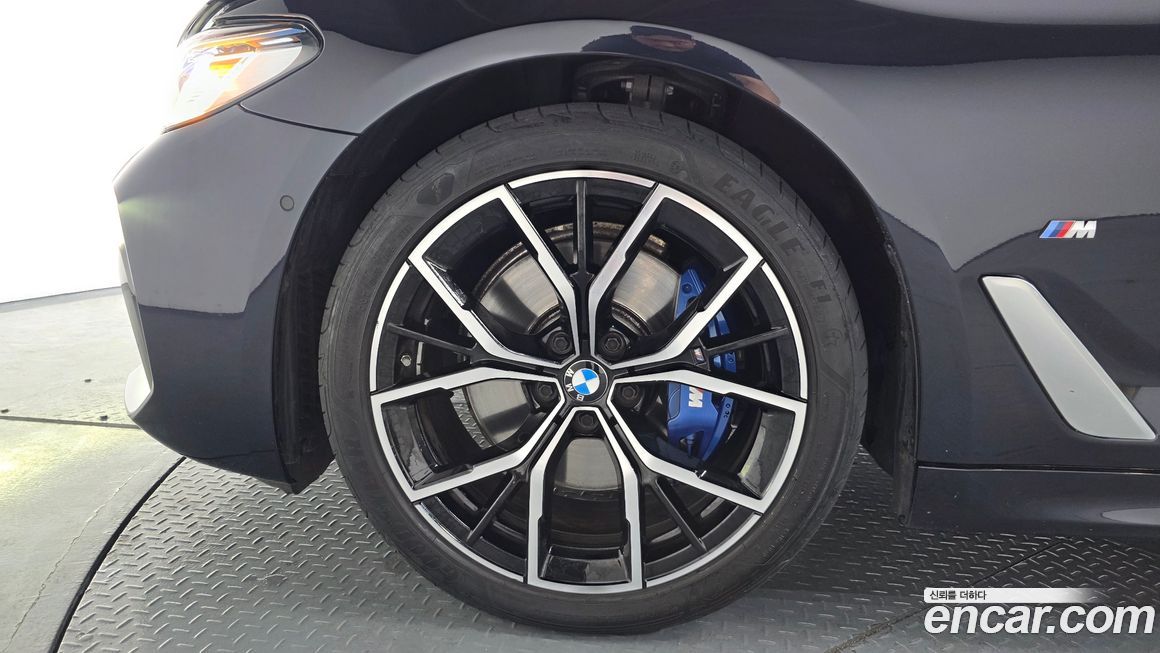 BMW 5-Series 530i xDrive M Sport Package, 2023