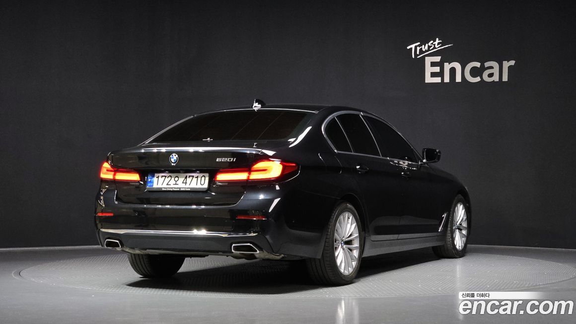 BMW 5-Series 520i Luxury, 2022