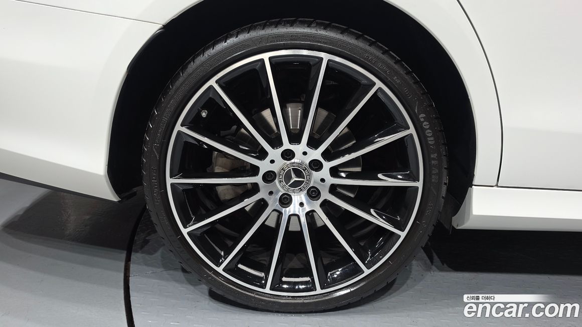 Mercedes-Benz E-Class E350 4MATIC AMG Line, 2023