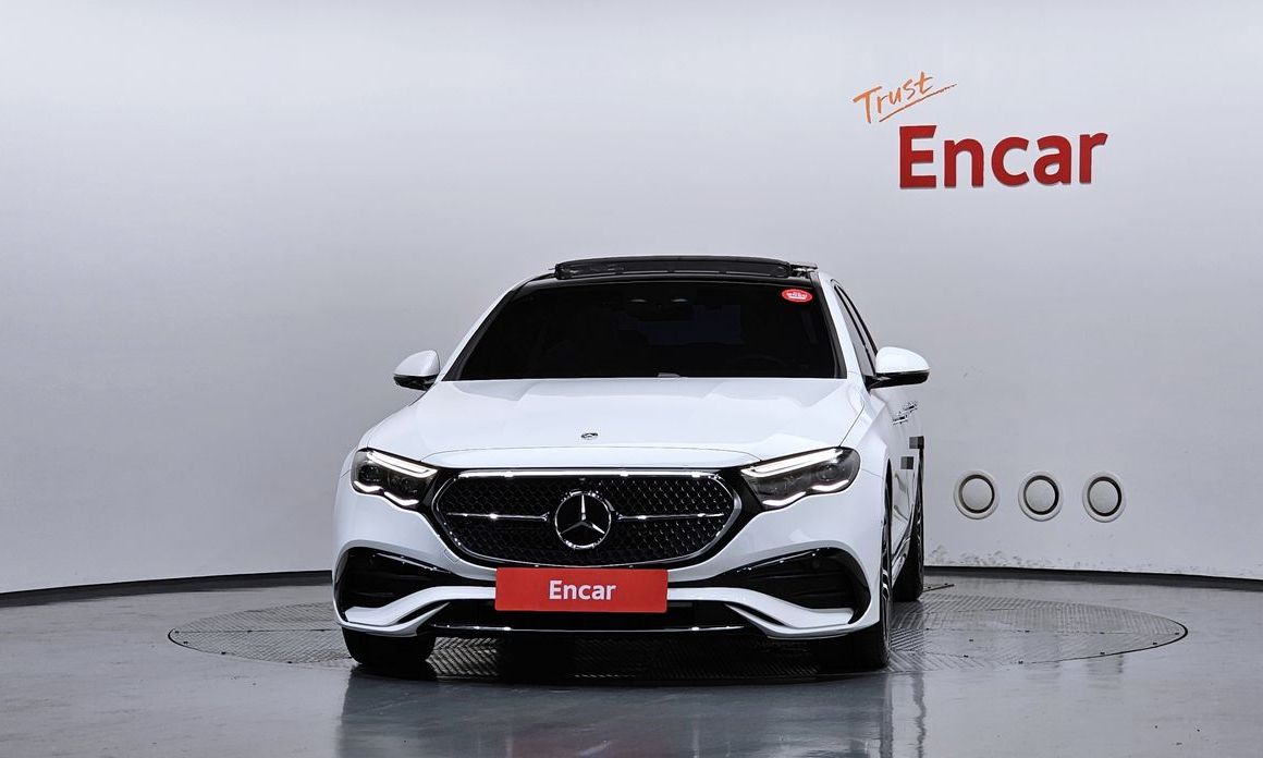 Mercedes-Benz E-Class E300 4MATIC AMG Line, 2025