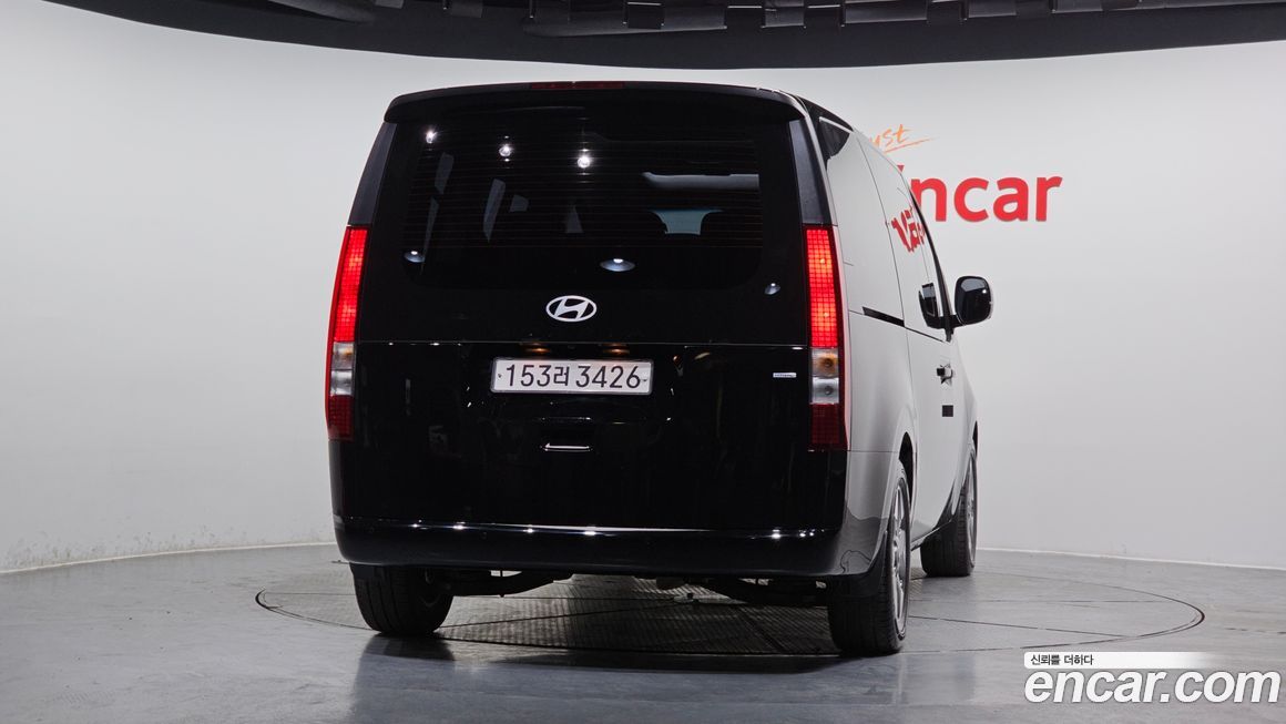 Hyundai Staria 4WD Tourer 9-Seater, 2025