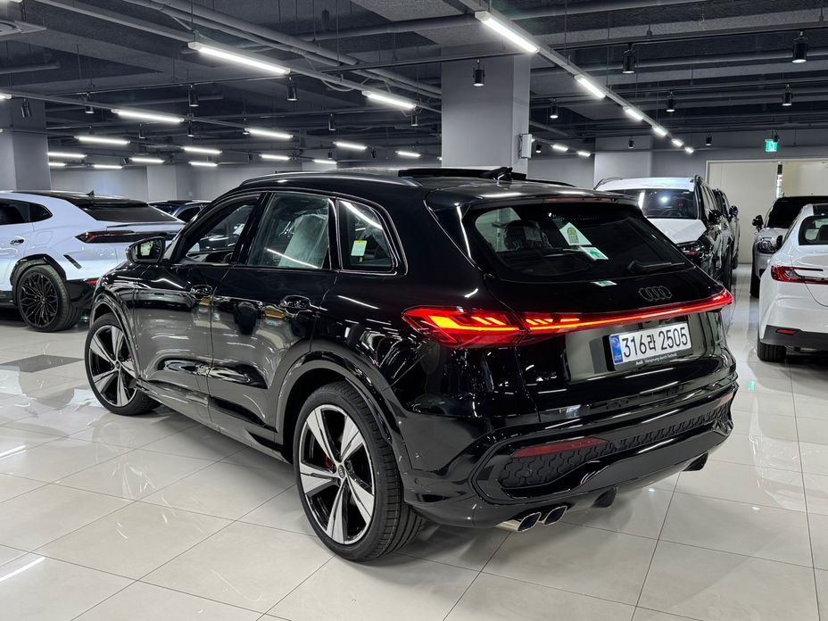 Audi Q5 40 TDI Quattro S Line Black Edition, 2025