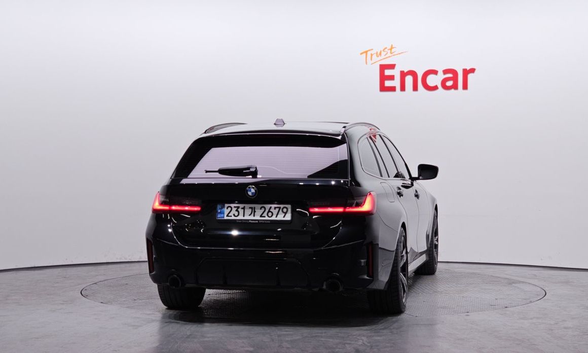 BMW 3-Series 320i Touring M Sports, 2024