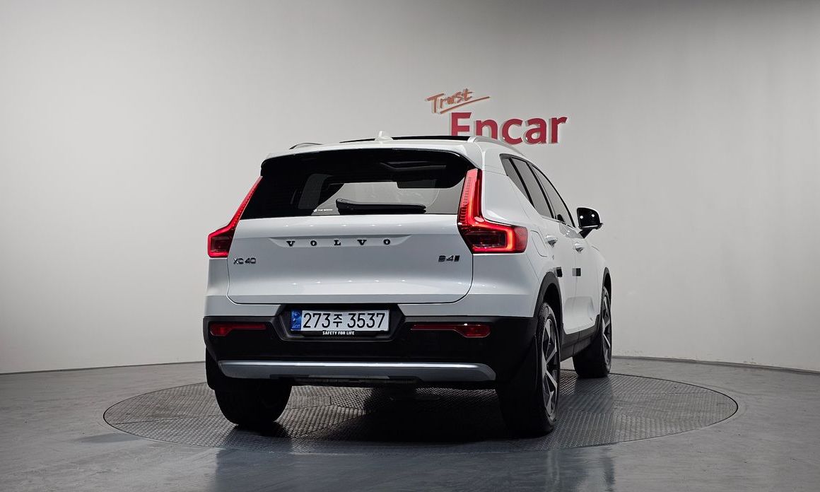 Volvo XC40 B4 Ultra Bright, 2025