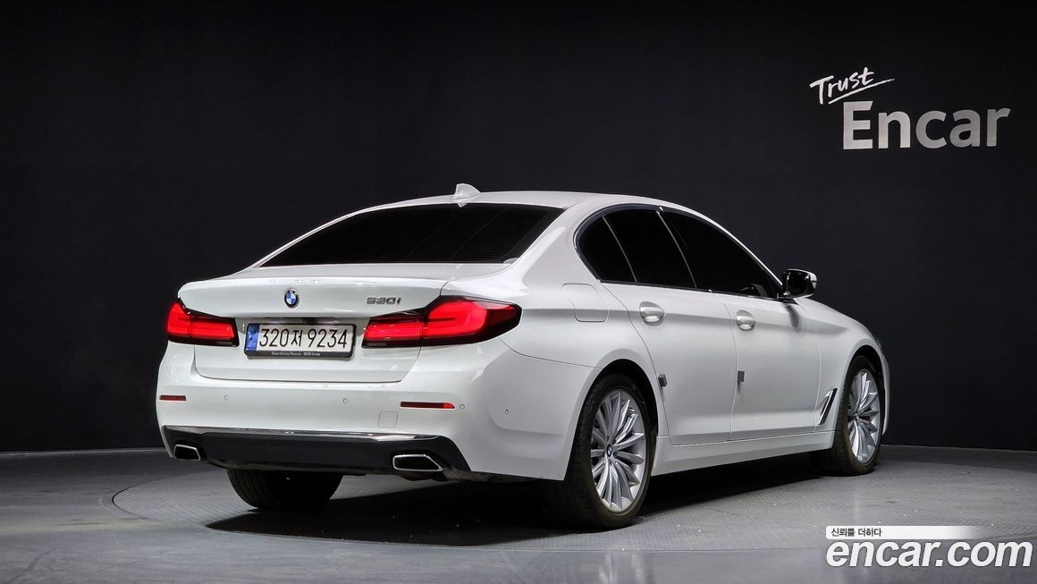 BMW 5-Series 530i Luxury, 2023