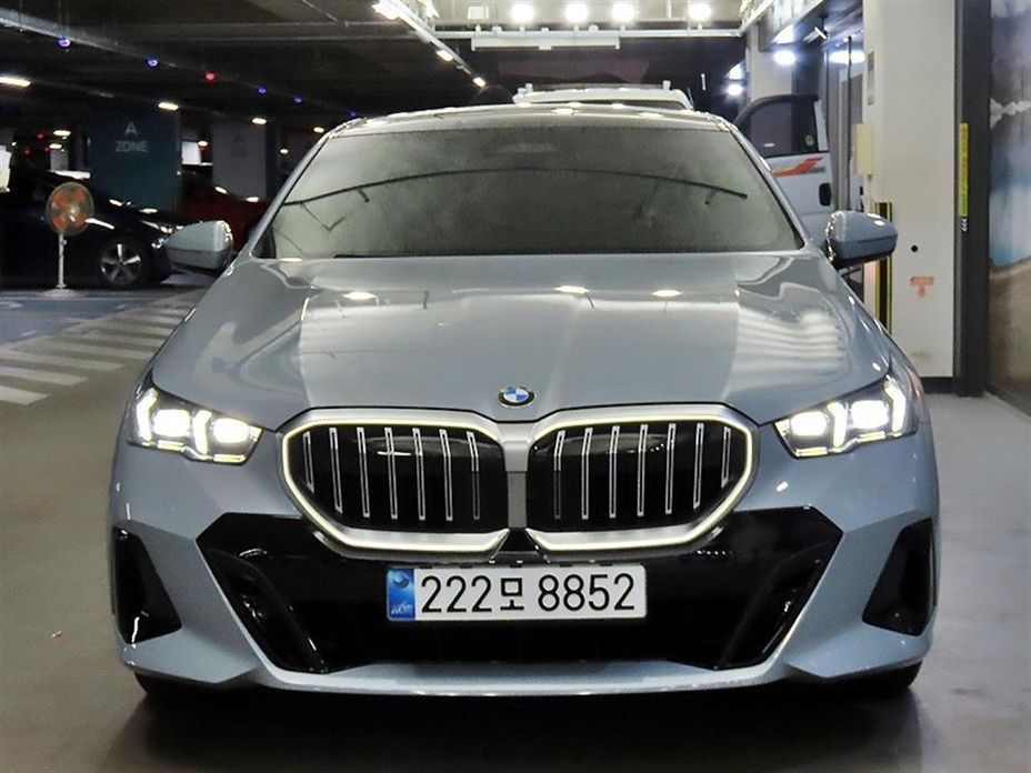 BMW 5-Series 520i M Sport, 2025