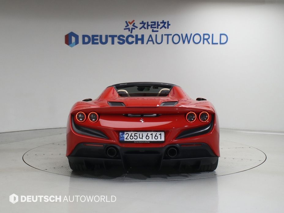 Ferrari F8 3.9 V8, 2022