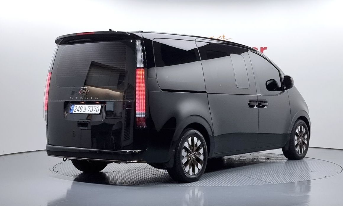 Hyundai Staria 4WD Lounge 7-Seater, 2024