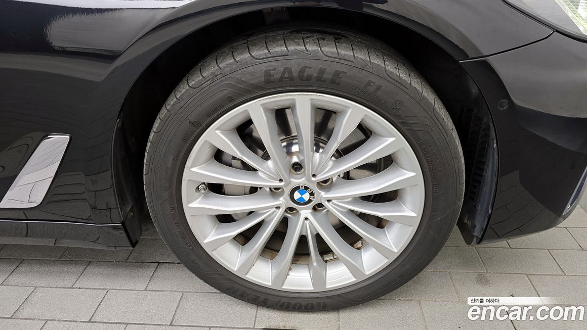 BMW 5-Series 530i Luxury, 2022