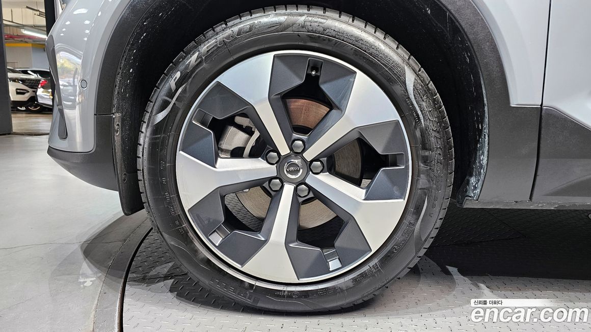 Volvo XC40 B4 Ultra Bright, 2025