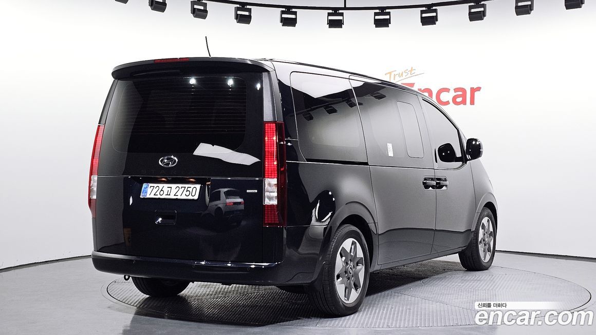 Hyundai Staria 4WD Tourer 11-Seater, 2024