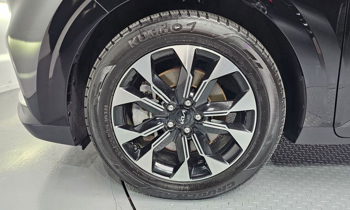 Kia Carnival 9-Seater Signature, 2023