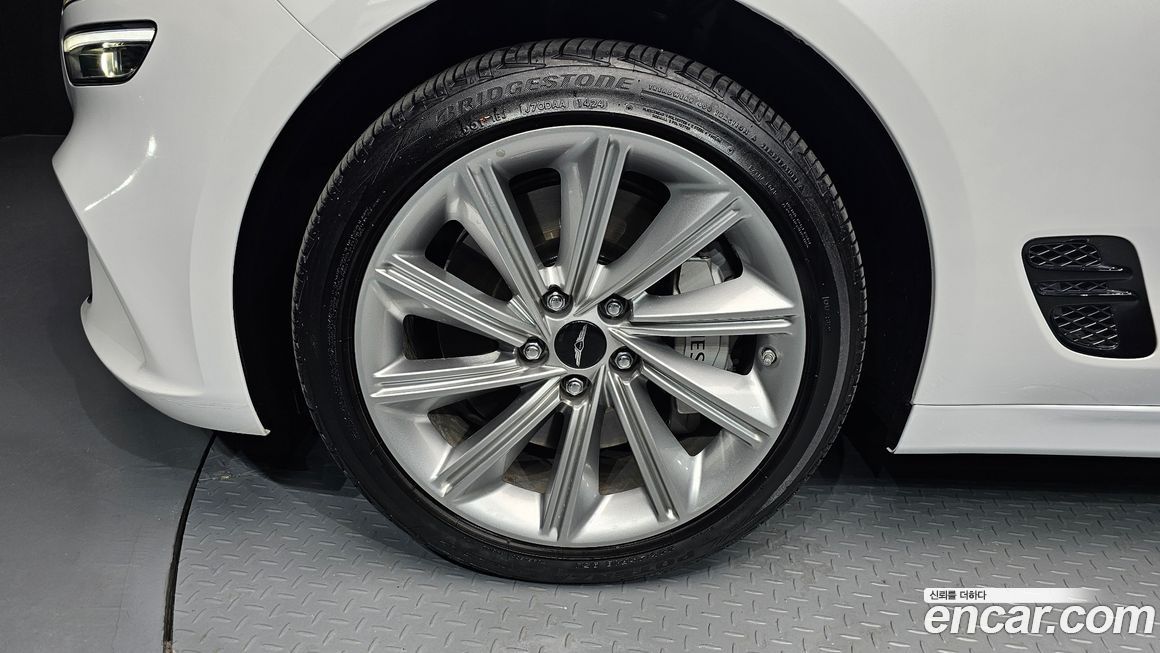 Genesis G70 Gasoline 2.5T 4WD, 2025